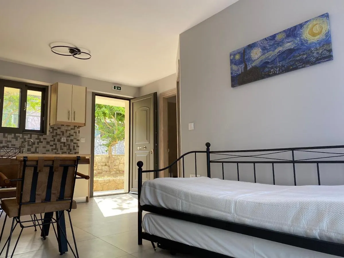 Mirovigli Family Rooms Lepedha 0*,